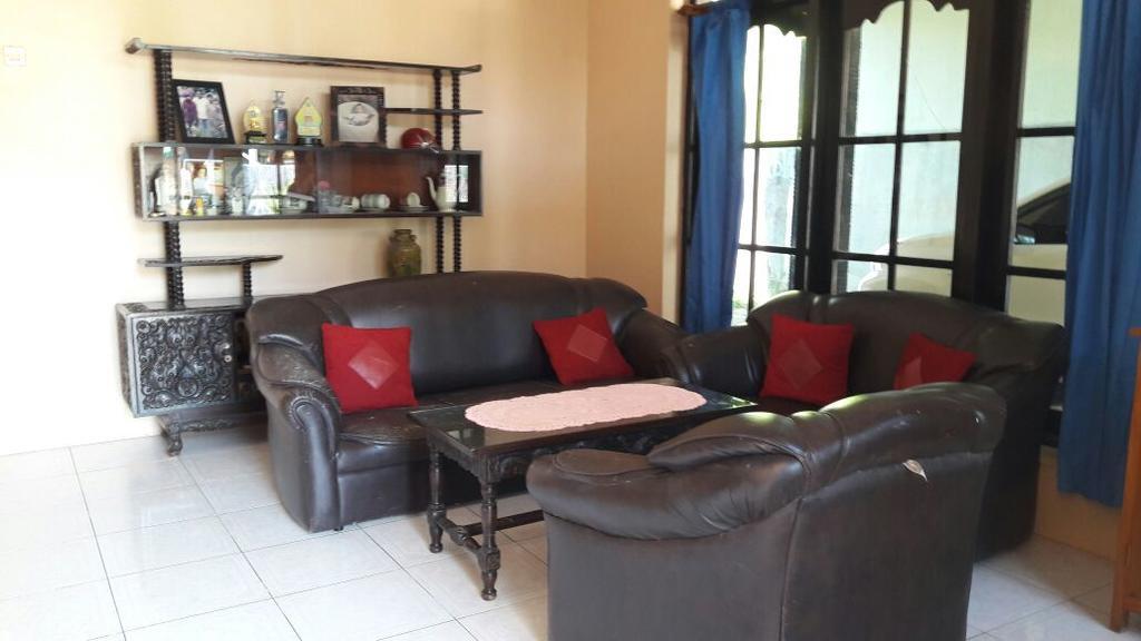 Arriani Homestay Karimunjawa Exteriör bild